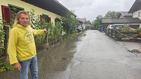 Hans S&ouml;llner am Schauplatz des Konflikts: die Heubergstra&szlig;e in Bad Reichenhall.