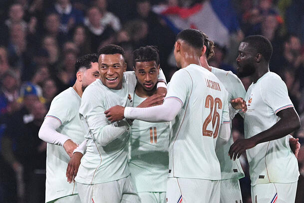 Der nach außen so introvertierte Michael Olise lässt lieber Tore für sich sprechen. Teamkollege Kylian Mbappé nahm in nun vor Reportern in Schutz. Der nach außen so introvertierte Michael Olise lässt lieber Tore für sich sprechen. Teamkollege Kylian Mbappé nahm in nun vor Reportern in Schutz.