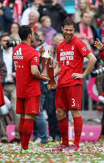 Konfetti, Bierduschen und Meisterschale: Die besten Bilder von der Bayern-Party aus der Allianz Arena!