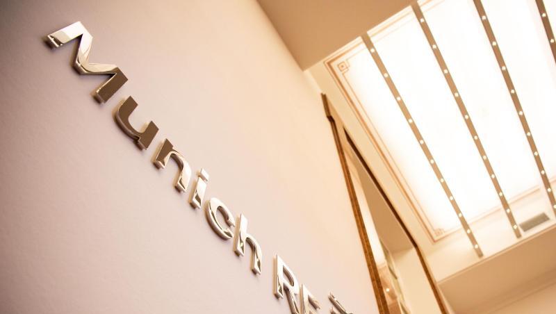 Das Logo der Münchener Rückversicherungs-Gesellschaft (Munich Re). Foto: Lino Mirgeler/dpa/Archivbild Das Logo der Münchener Rückversicherungs-Gesellschaft (Munich Re). Foto: Lino Mirgeler/dpa/Archivbild