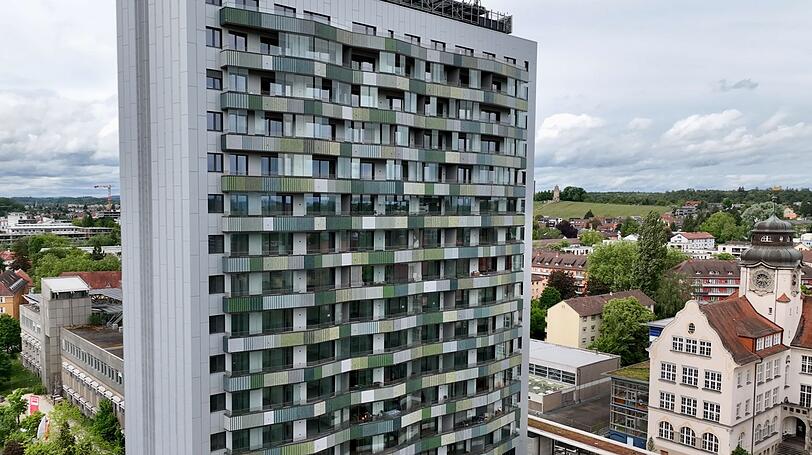 In Konstanz entstanden in einem ehemaligen Post-Hochhaus 98 neue Wohnungen. In Konstanz entstanden in einem ehemaligen Post-Hochhaus 98 neue Wohnungen.
