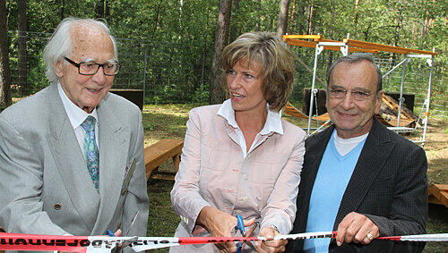 Dr. Harry Schantin, Tierschutzvereins-Chefin Dagmar Wöhrl und Tierheim-Leiter Denny Baruch (v. l.) eröffneten die neue Anlage. Dr. Harry Schantin, Tierschutzvereins-Chefin Dagmar Wöhrl und Tierheim-Leiter Denny Baruch (v. l.) eröffneten die neue Anlage.