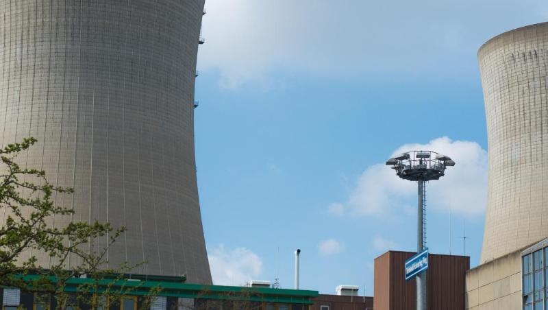 Die Kühltürme des Atomkraftwerks Grafenrheinfeld ragen in den Himmel. Foto: Nicolas Armer/Archiv Die Kühltürme des Atomkraftwerks Grafenrheinfeld ragen in den Himmel. Foto: Nicolas Armer/Archiv