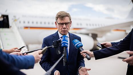 Au&szlig;enminister Wadephul &auml;u&szlig;ert sich zu den Vorg&auml;ngen in der T&uuml;rkei.
