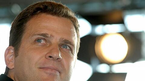 Oliver Bierhoff hat ein Buch geschrieben, das ein &bdquo;anderes Bild&ldquo; von ihm zeigen soll. Es geht auch um die EM, Löw, Gomez, die Hymne und seinen &bdquo;schwärzesten Tag&ldquo; beim DFB.