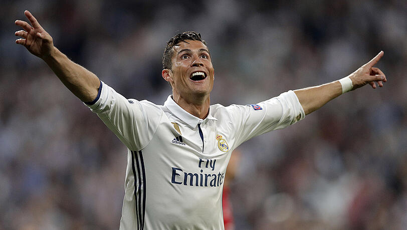 Cristiano Ronaldo erzielte in den beiden Viertelfinal-Spielen der Champions League gegen den FC Bayern fünf der insgesamt sechs Treffer von Real Madrid. Cristiano Ronaldo erzielte in den beiden Viertelfinal-Spielen der Champions League gegen den FC Bayern fünf der insgesamt sechs Treffer von Real Madrid.