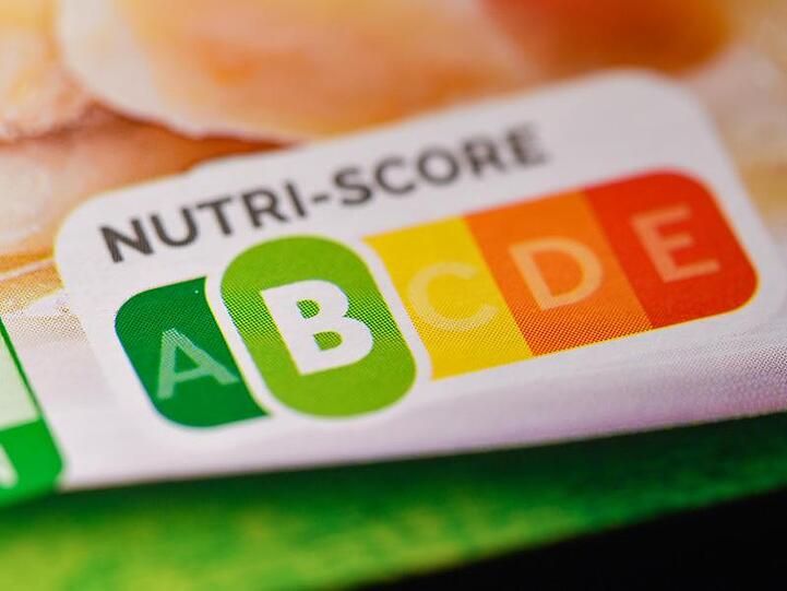 Das neue Nährwertlogo Nutri-Score will der weltgrößte Nahrungsmittelkonzern Nestlé auf ersten Tiefkühlpizzen nutzen.