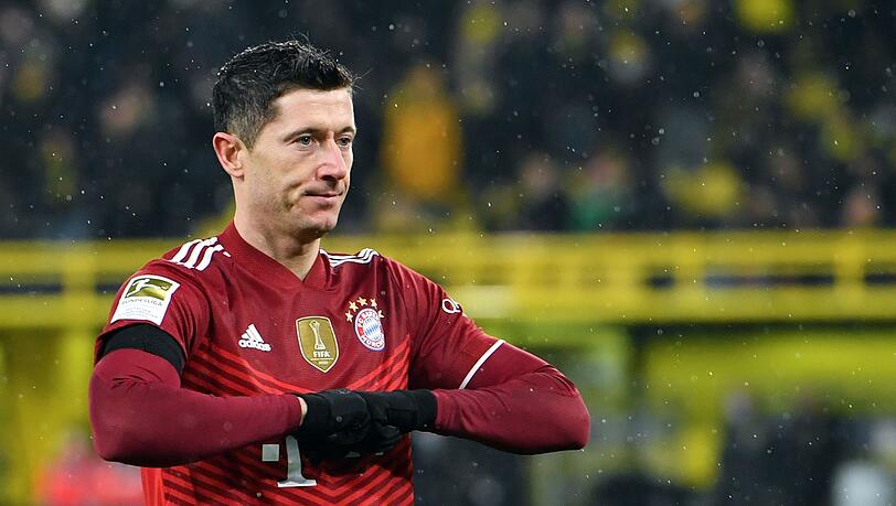 Münchens Robert Lewandowski bejubelt sein Tor.