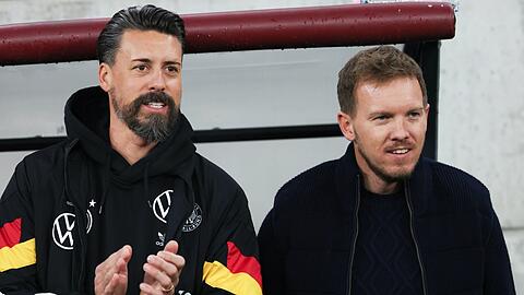 Julian Nagelsmann (r.) will mit Co-Trainer Sandro Wagner die DFB-Elf zum WM-Titel 2026 führen: Bundestrainer Julian Nagelsmann.