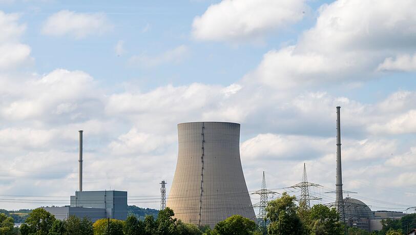 Das stillgelegte Kernkraftwerk Isar 2 nahe Landshut befindet sich seit 2023 im Rückbau. (Archivbild) Das stillgelegte Kernkraftwerk Isar 2 nahe Landshut befindet sich seit 2023 im Rückbau. (Archivbild)