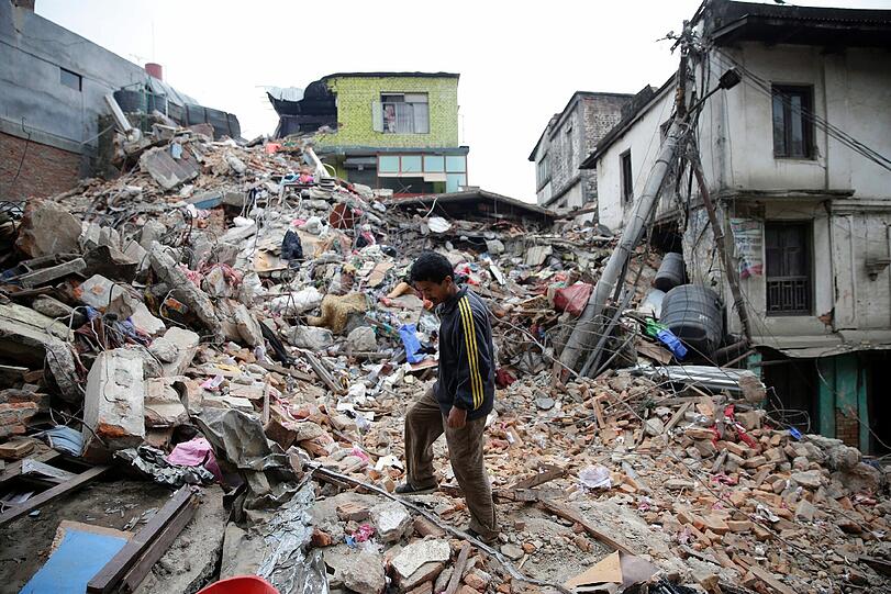 Ausnahmezustand in Kathmandu: Nach dem schwersten Erdbeben seit über 80 Jahren wurde in Nepal der Notstand ausgerufen. Die erschütternden Bilder.