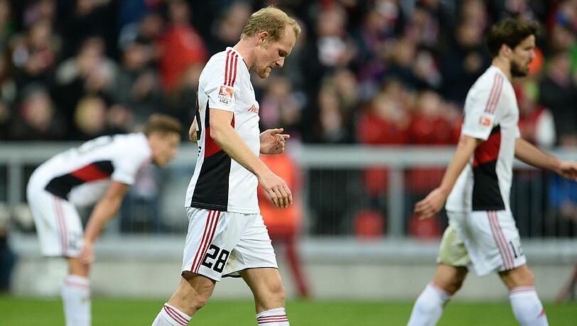 Die Augsburger waren zwar entäuscht, aber nach dem Spiel gab's Lob vom Bayern-Coach. Die Augsburger waren zwar entäuscht, aber nach dem Spiel gab's Lob vom Bayern-Coach.