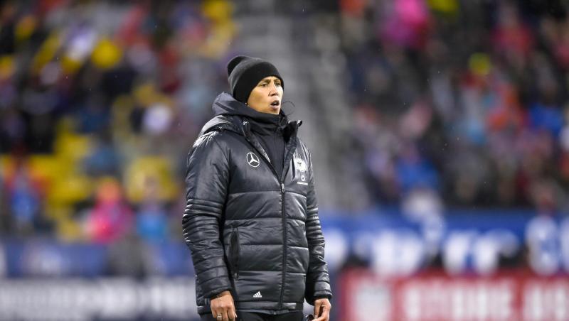 Steffi Jones war von 2016 bis 2018 Trainerin der deutschen Frauen-Fußballnationalmannschaft. Steffi Jones war von 2016 bis 2018 Trainerin der deutschen Frauen-Fußballnationalmannschaft.
