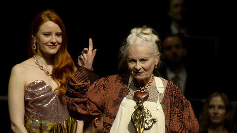 Die britische Modeschöpferin Vivienne Westwood während der Preisverleihung des "Europäische Kulturpreises" in der Wiener Staatsoper. Die britische Modedesignerin Vivienne Westwood ist am 29.12.2022 im Alter von 81 Jahren gestorben.