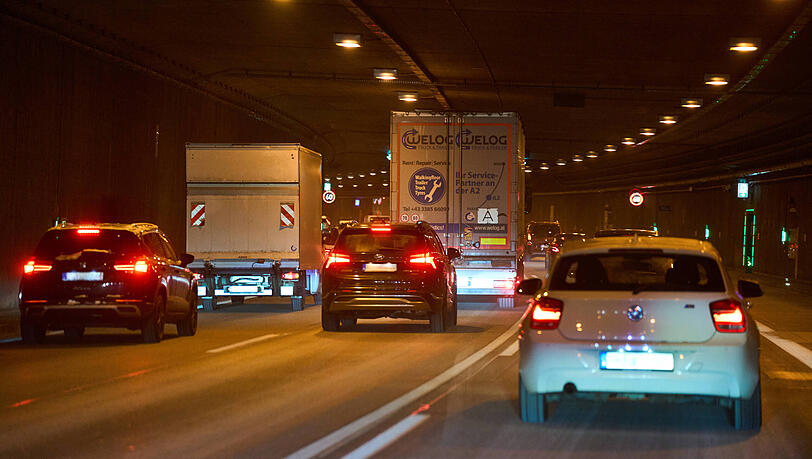 Nach einem Unfall war der Aubinger Tunnel f&uuml;r mehrere Stunden gesperrt. (Archivbild)