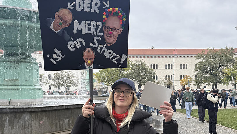 Elma Sacirovic (29) arbeitet als Consultin, kann die Schülerproteste aber sehr gut nachvollziehen und ist enttäuscht von der Politik von Friedrich Merz. Elma Sacirovic (29) arbeitet als Consultin, kann die Schülerproteste aber sehr gut nachvollziehen und ist enttäuscht von der Politik von Friedrich Merz.