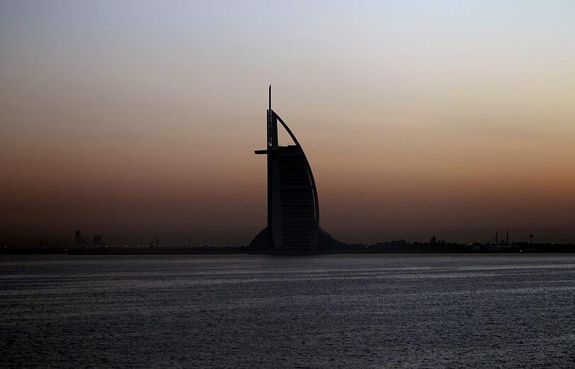 Auch in Dubai wird der letzte Sonnenaufgang der Maya- Zeit festgehalten.
