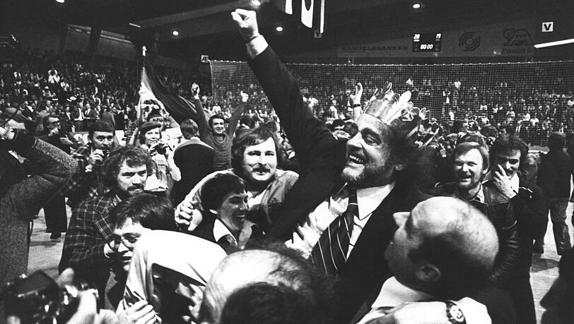 Der Weltmeistermacher: Trainer Vlado Stenzel, Spitzname Magier, führt Deutschlands Handballer 1978 sensationell zum WM-Titel. Der Weltmeistermacher: Trainer Vlado Stenzel, Spitzname Magier, führt Deutschlands Handballer 1978 sensationell zum WM-Titel.