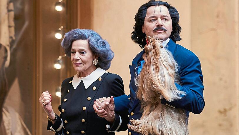 Moshammer (Thomas Schmauser) mit den zwei Frauen seines Lebens: Mama (Hannelore Elsner) und Daisy. Moshammer (Thomas Schmauser) mit den zwei Frauen seines Lebens: Mama (Hannelore Elsner) und Daisy.
