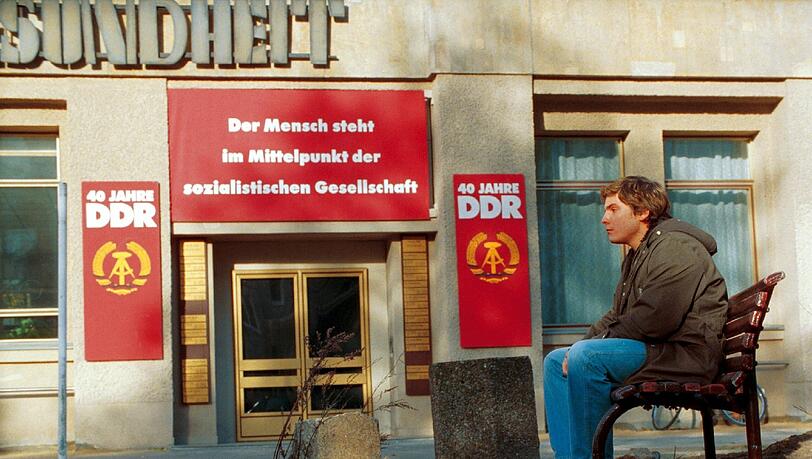 Daniel Brühl alias Alex Kerner in "Good bye Lenin". Daniel Brühl alias Alex Kerner in "Good bye Lenin".