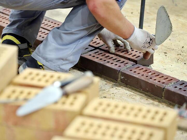 Kunden können vorerst wohl nicht damit rechnen, dass Handwerker schneller kommen.