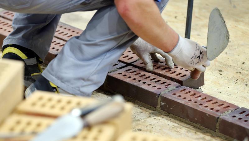 Kunden können vorerst wohl nicht damit rechnen, dass Handwerker schneller kommen. Kunden können vorerst wohl nicht damit rechnen, dass Handwerker schneller kommen.