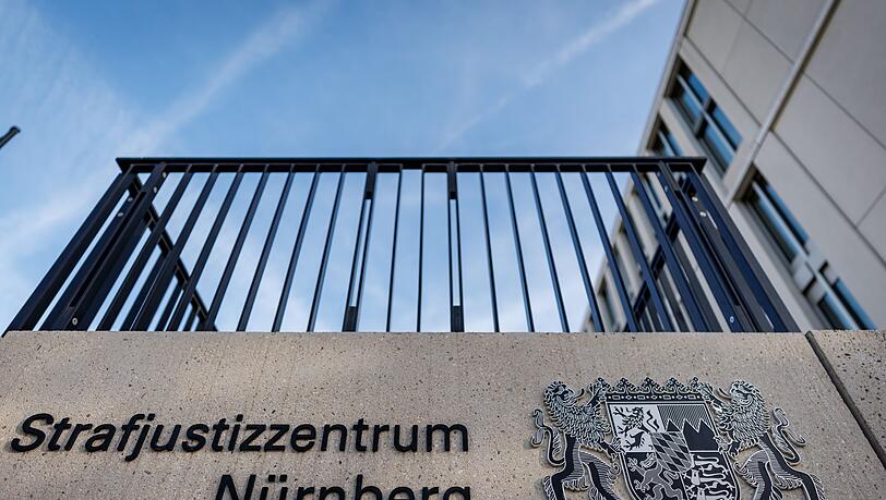 Die Angeklagten sollen mit dem illegalen Arzneimittel-Handel dem Staat einen Schaden von mehr als 1,56 Millionen Euro verursacht haben. (Symbolbild) Die Angeklagten sollen mit dem illegalen Arzneimittel-Handel dem Staat einen Schaden von mehr als 1,56 Millionen Euro verursacht haben. (Symbolbild)