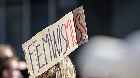 Feminis-muss? Rund 26 Prozent der Jungen sehen das laut einer Studie komplett anders. (Archivbild)