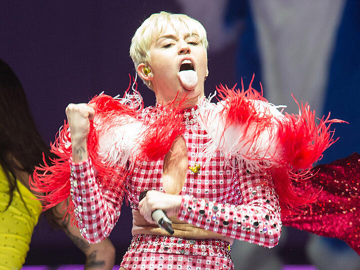 Miley Cyrus und die derzeit bekannteste Zunge im Musikgeschäft