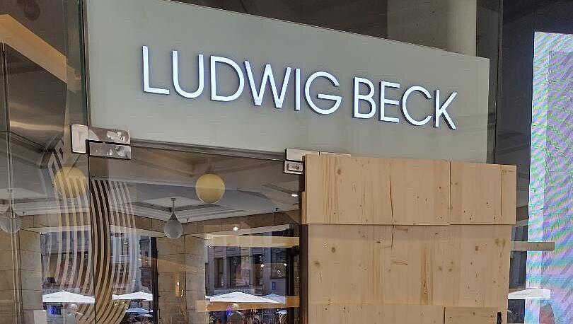 Die M&uuml;nchner Feuerwehr hat die entsprechende Stelle am Eingang verschalt.