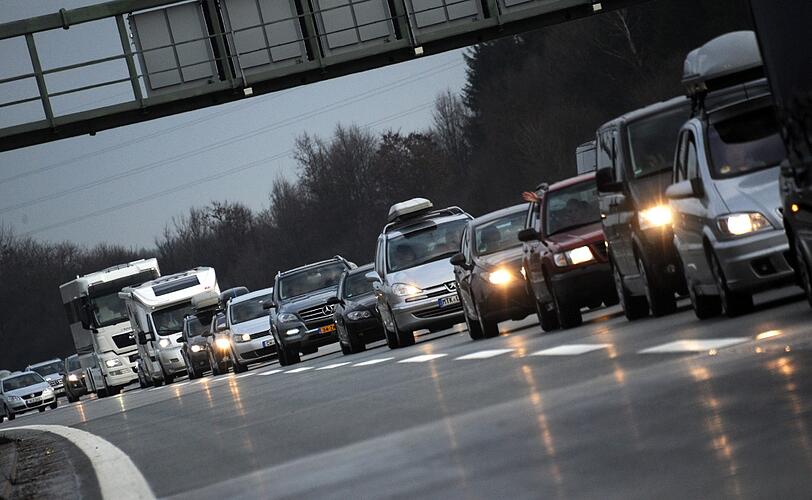 Autofahrer müssen sich auf Stau auf der A 99 einstellen. (Symbolbild)