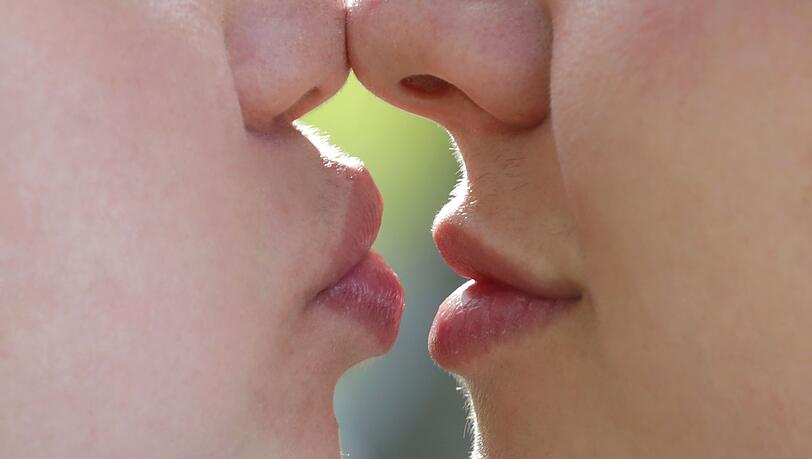 Der Kuss ist mehr als nur eine Ber&uuml;hrung der Lippen. (Symbolbild)