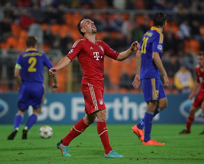 Der FC Bayern (hier: Franck Ribéry) verlor das Hinspiel bei Borisov mit 1:3 - deswegen ist die Situation in der Gruppe F bei einem weiteren Fehltritt brisant.