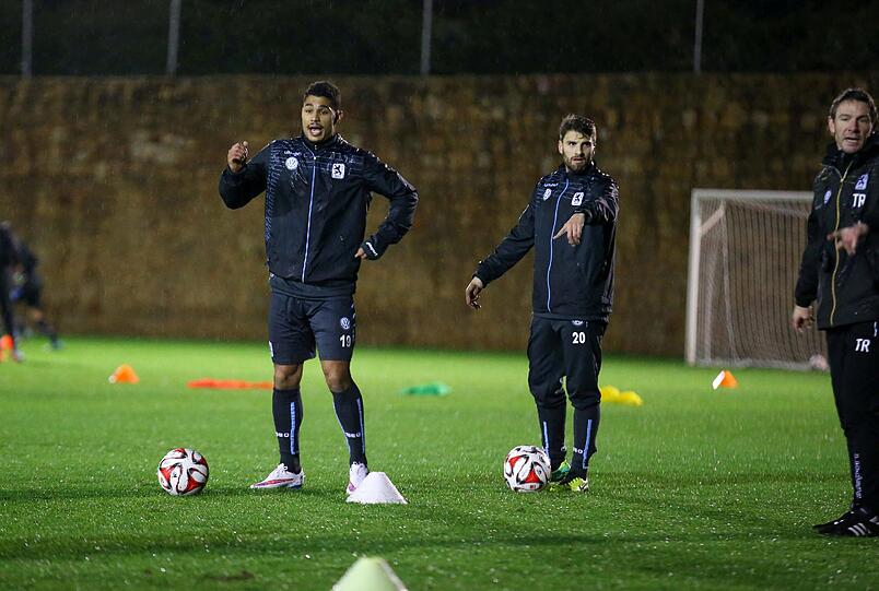 Laufen und kicken an der Sonnenküste in Marbella: Die erste Trainingseinheit der Löwen in Spanien.