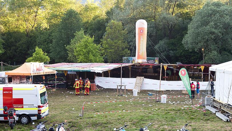 Das Konzertgelände in Nenzing (Österreich), wo ein 27-jähriger Neonazi zwei Menschen erschossen und elf weitere Besucher verletzt hat. Das Konzertgelände in Nenzing (Österreich), wo ein 27-jähriger Neonazi zwei Menschen erschossen und elf weitere Besucher verletzt hat.