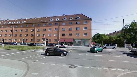An der Kreuzung Agnes-Bernauer-Straße/Fröbelplatz sind am Freitag eine Tram und ein Lkw zusammengestoßen. (Archivbild)