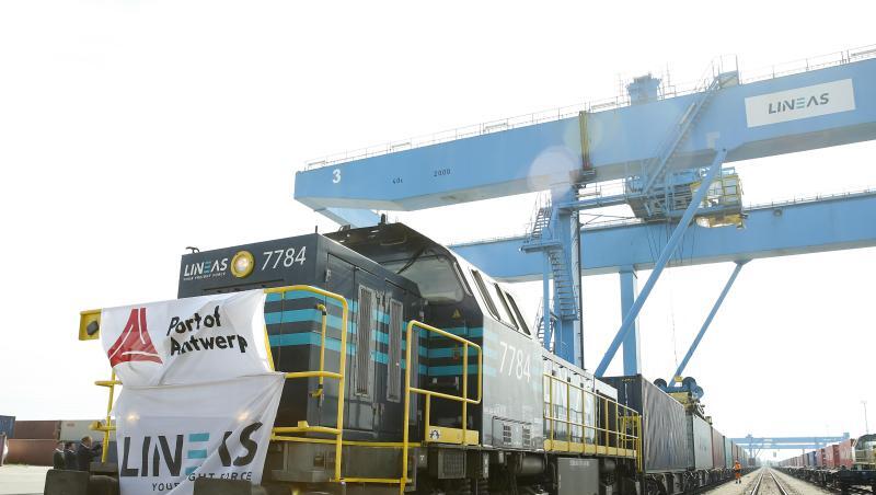 Ein Güterzug der in Tangshan, China, gestartet ist, kommt im Hafen von Antwerpen an. Foto: Ye Pingfan/XinHua/Archiv Ein Güterzug der in Tangshan, China, gestartet ist, kommt im Hafen von Antwerpen an. Foto: Ye Pingfan/XinHua/Archiv