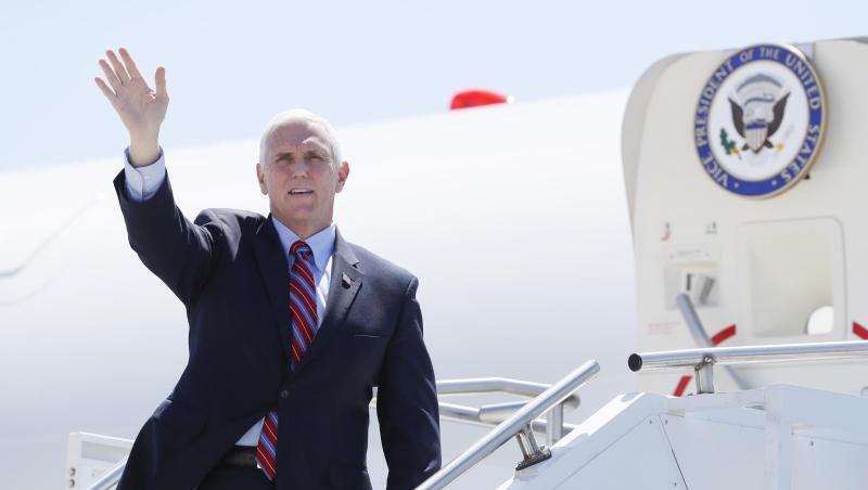 Auch ein Mitglied aus dem Team von Vizepräsident Mike Pence ist mit dem Coronavirus infiziert. Auch ein Mitglied aus dem Team von Vizepräsident Mike Pence ist mit dem Coronavirus infiziert.