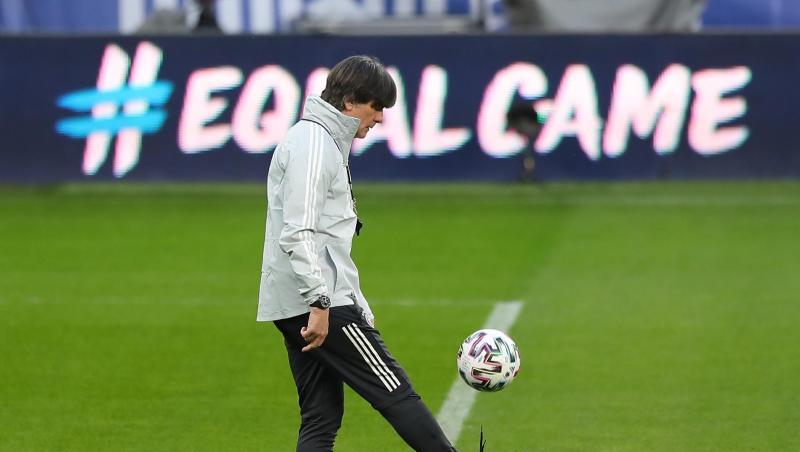 Joachim Löw beim Abschlusstraining der Nationalmannschaft vor dem WM-Qualifikationsspiel in Rumänien.