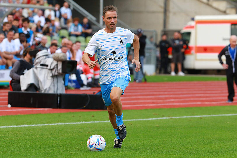 Harald Cerny im Trikot der Löwen-Legenden im Olympiastadion. Von 1996 bis 2006 bestritt der 308 Pflichtspiele für den TSV 1860. Harald Cerny im Trikot der Löwen-Legenden im Olympiastadion. Von 1996 bis 2006 bestritt der 308 Pflichtspiele für den TSV 1860.
