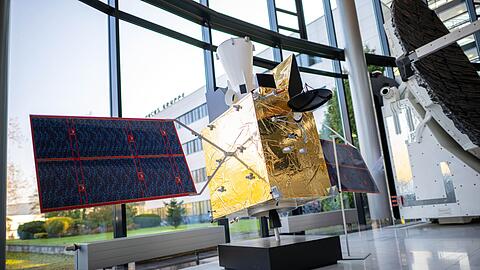 Der Raumfahrt- und Technologiekonzern OHB baut Satelliten etwa f&uuml;r Navigation, Telekommunikation, Aufkl&auml;rung und Wetterbeobachtung.