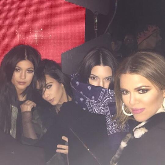 Kim Kardashian mit ihren Schwestern Kylie, Kendall und Khloe (v.l.)