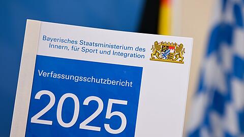Die Demokratie ist unter Druck - nicht nur durch inl&auml;ndische Extremisten, auch aus dem Ausland kommen Angriffe.