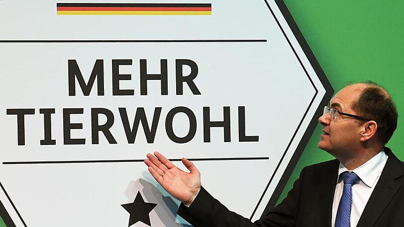 Bundeslandwirtschaftsminister Christian Schmidt präsentiert auf der Grünen Woche in Berlin das neue staatliche Label für mehr Tierwohl.