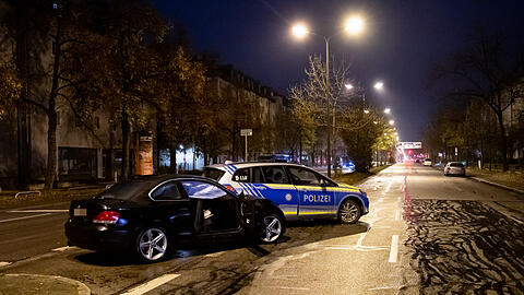 Der BMW-Fahrer flüchtete nach seinem Unfall, die Polizei konnte ihn wenig später festnehmen.