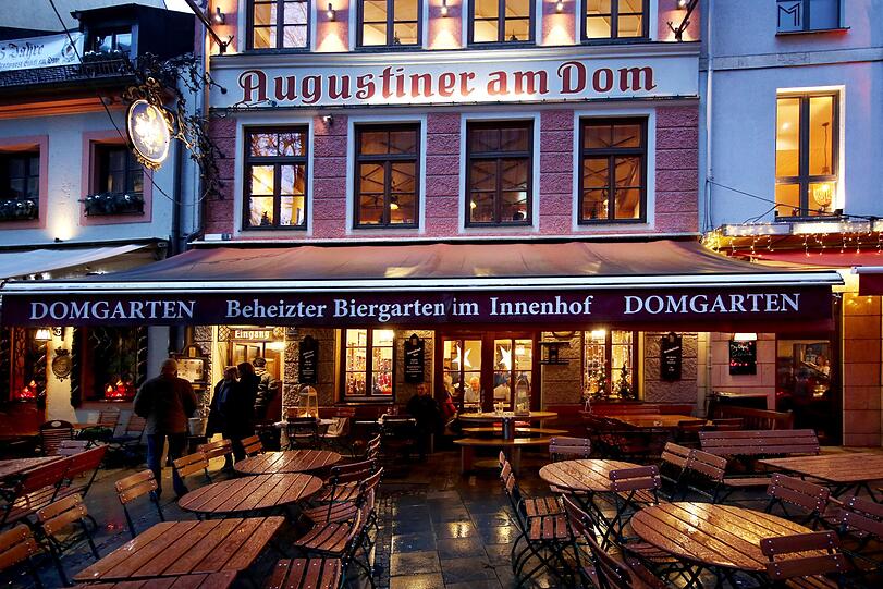 Viel jünger: der Augustiner am Dom auf dem Weg zum Traditionslokal.