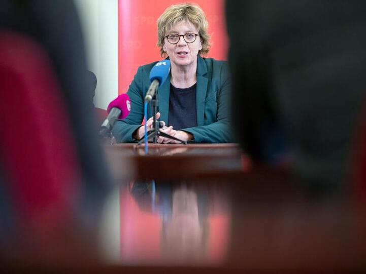 Natascha Kohnen (SPD) bei einer Pressekonferenz. Foto: Daniel Karmann/dpa/Archivbild