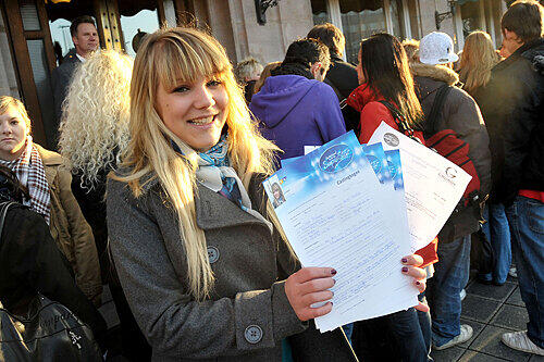 Für den Traum vom &bdquo;Superstar&ldquo; stand Realschülerin Lena (15) aus Altdorf trotz Minusgraden gern vor dem Grand Hotel an.