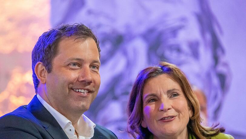 Die SPD im bayerischen Landtag fordert mehr Transparenz zum Ludwig-Erhard-Gipfel - auch die interne Compliance-Pr&uuml;fung der Staatsregierung m&uuml;sse offengelegt werden, sagte Fraktionschef Holger Grie&szlig;hammer. Zu den G&auml;sten am Tegernsee z&auml;hlte in fr&uuml;heren Jahren auch der heutige SPD-Chef Lars Klingbeil. (Archivbild)