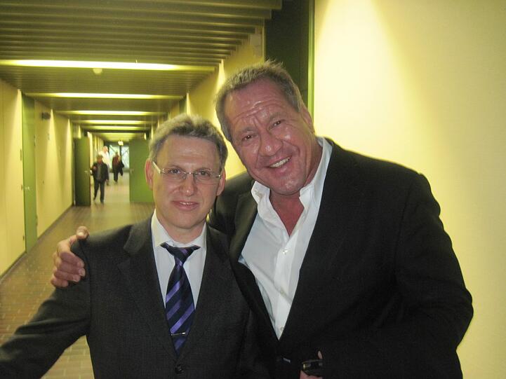 Freude nach dem Freispruch: Hugo Bachmaier (r.) mit Anwalt Peter Guttmann.